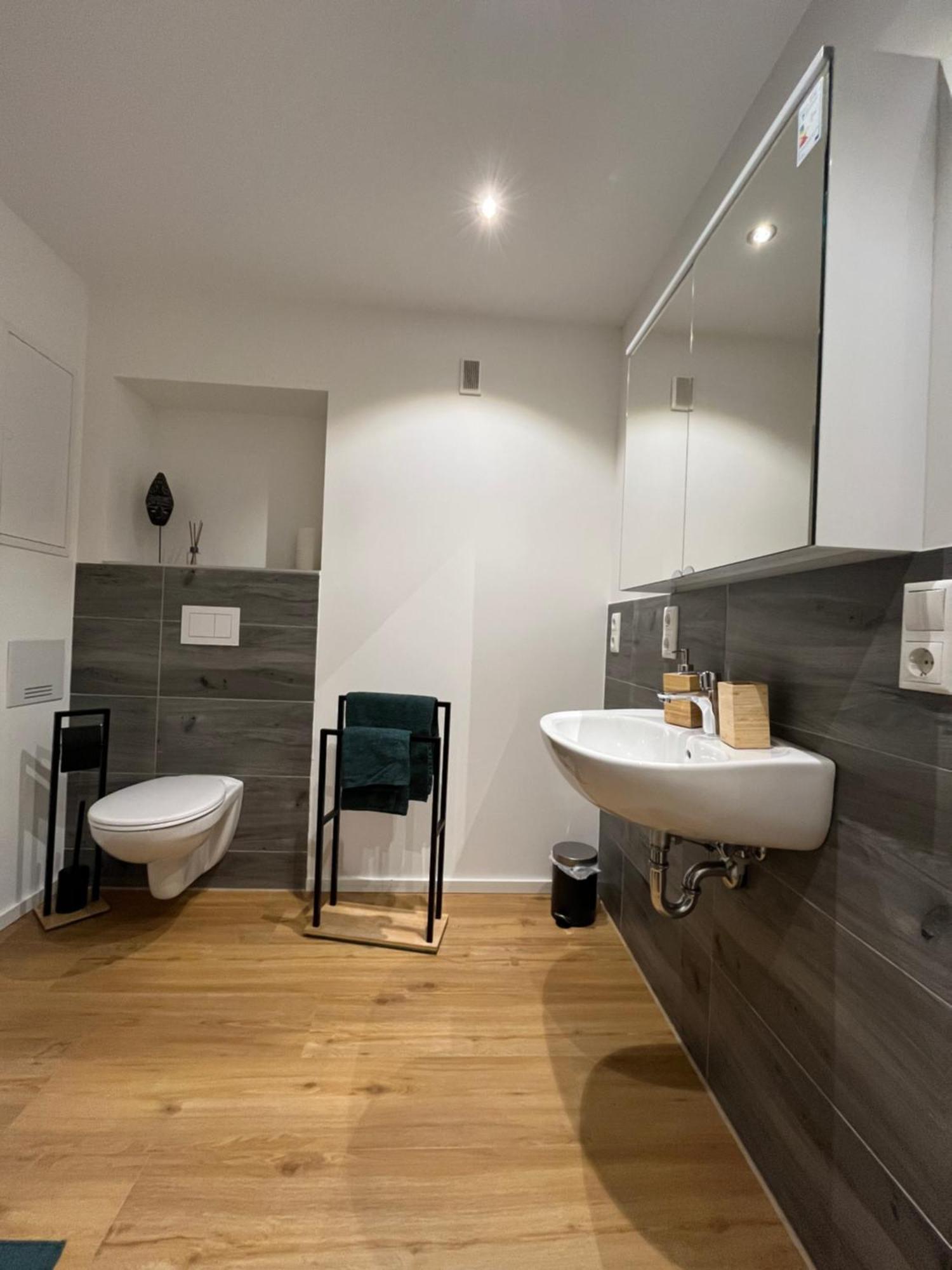 Traumhafte Business & Relax Wohnung Direkt Im Stadtkern Oettingens By Elation Homes Oettingen in Bayern Exteriör bild